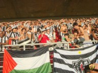 Trapo - Bandeira - Faixa - Telón - "Mov 105 - Palestina" Trapo de la Barra: Movimento 105 Minutos • Club: Atlético Mineiro