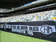 Trapo - Bandeira - Faixa - Telón - "NETAS DA DONA ALICE" Trapo de la Barra: Movimento 105 Minutos &bull; Club: Atlético Mineiro &bull; País: Brasil