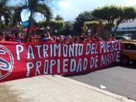 Trapo - Bandeira - Faixa - Telón - "Patrimonio Del Pueblo, Propiedad De Nadie." Trapo de la Barra: Turba Roja • Club: Deportivo FAS