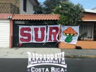 Trapo - Bandeira - Faixa - Telón - "SUR U.M" Trapo de la Barra: Ultra Morada • Club: Saprissa • País: Costa Rica