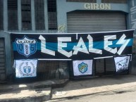 Trapo - Bandeira - Faixa - Telón - "Leales" Trapo de la Barra: Vltra Svr • Club: Comunicaciones • País: Guatemala